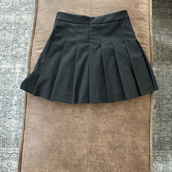 Aritzia Sunday Best Pleated Mini Skirt - Picture 3 of 4